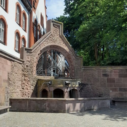 Kaiser-Wilhelm-Brunnen