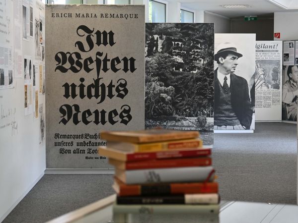 Ausstellung im Erich Remarque-Friedenszentrum