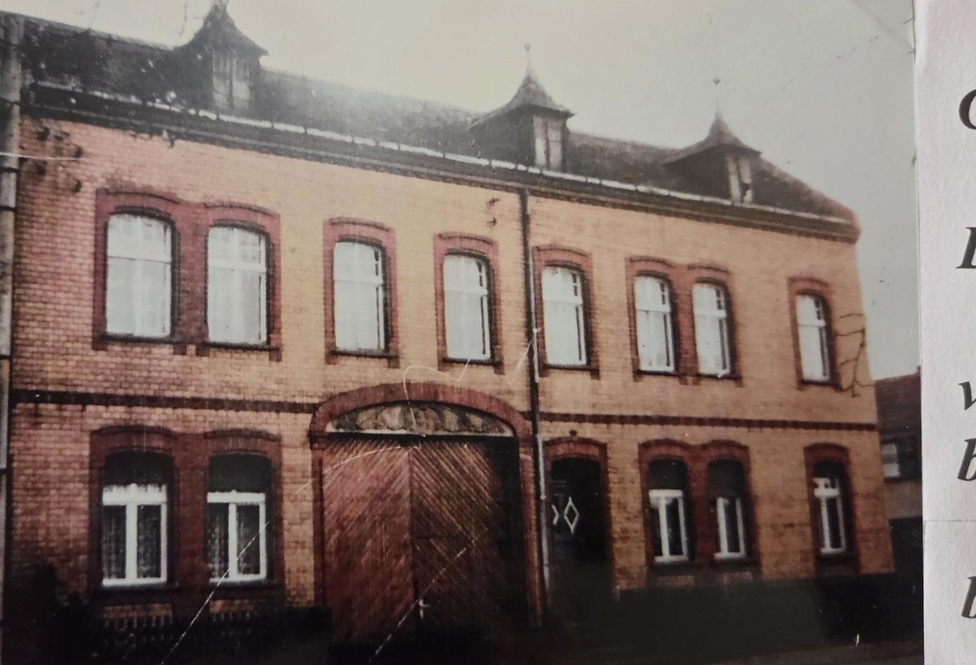 Vierseithof Dorfplatz 22 in den 1960er Jahren Vierseithof Dorfplatz 22 in den 1960er Jahren