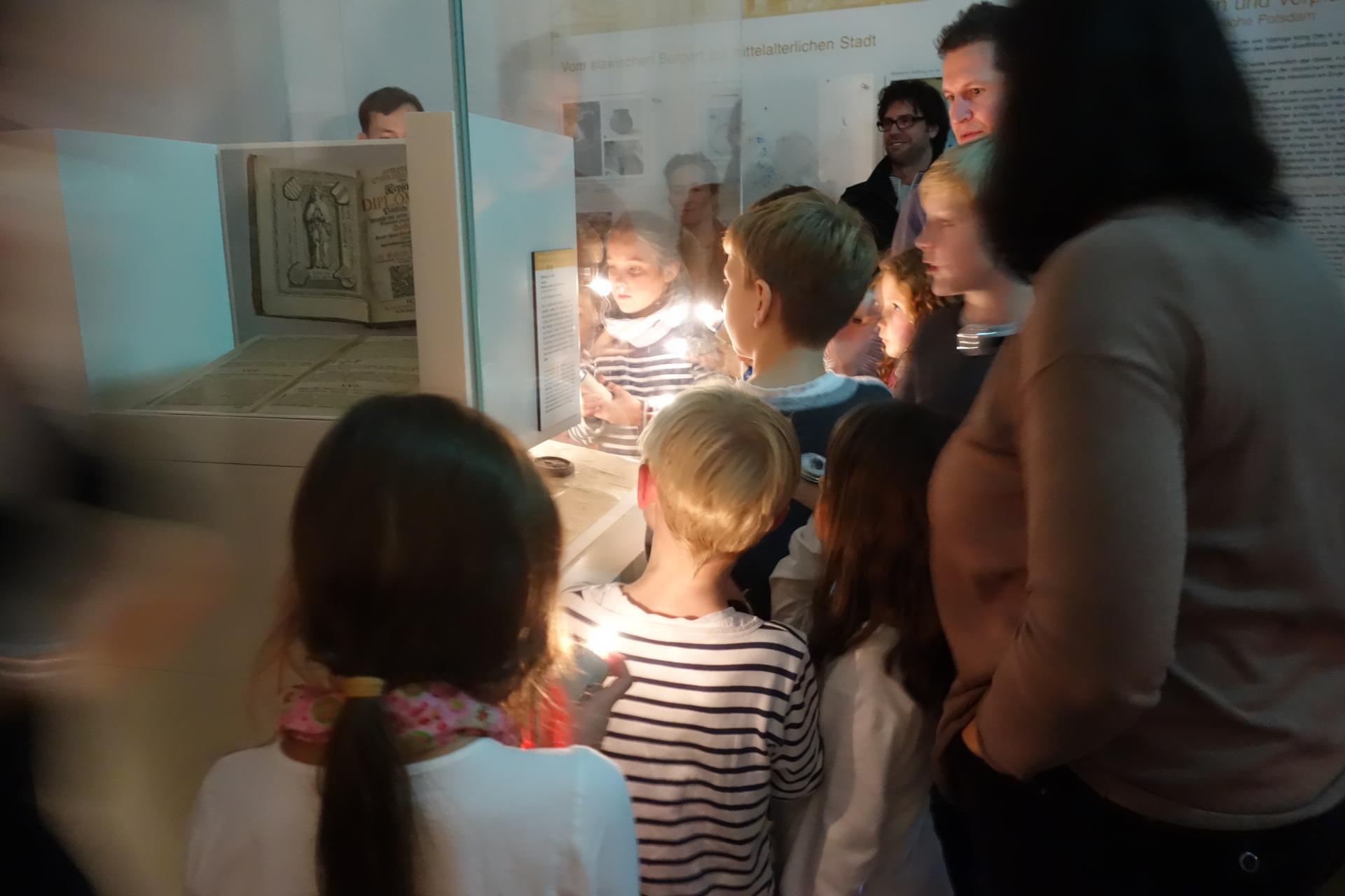 Abends im Museum – Ein Kriminalfall