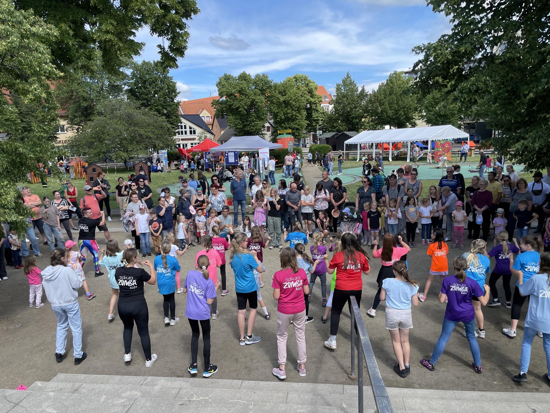 Senftenberger Kinderfest auf dem Neumarkt Senftenberger Kinderfest auf dem Neumarkt