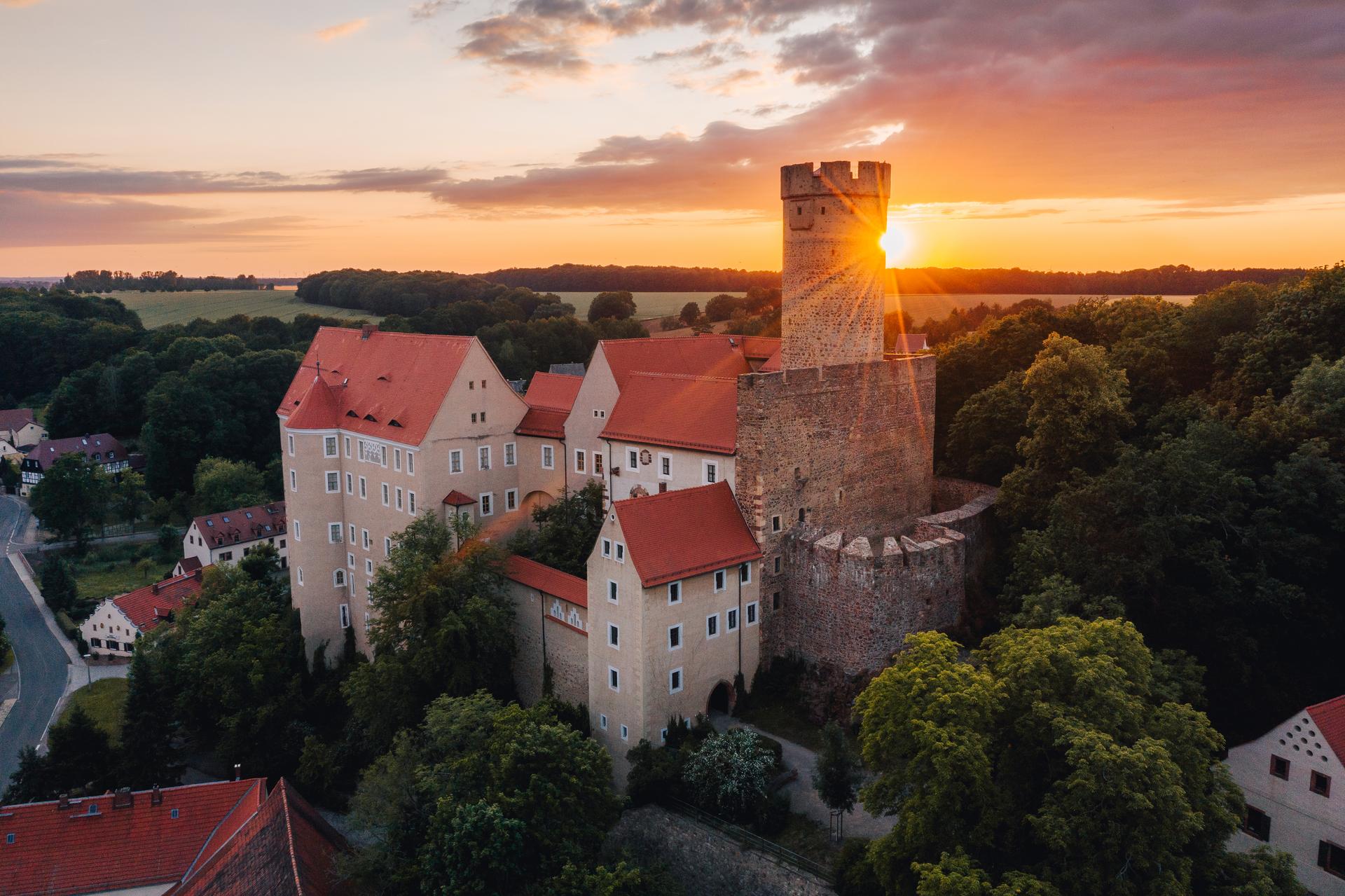 Burg Gnandstein bei Sonnenuntergang - Sehenswürdigkeiten in der Leipzig Region (Quelle: Johannes Hulsch) Burg Gnandstein bei Sonnenuntergang - Sehenswürdigkeiten in der Leipzig Region (Quelle: Johannes Hulsch)