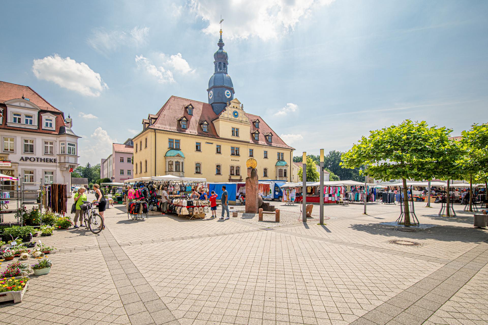 Borna Rathaus und Markt (Quelle: CC BY 4.0, Philipp Kirschner) Borna Rathaus und Markt (Quelle: CC BY 4.0, Philipp Kirschner)