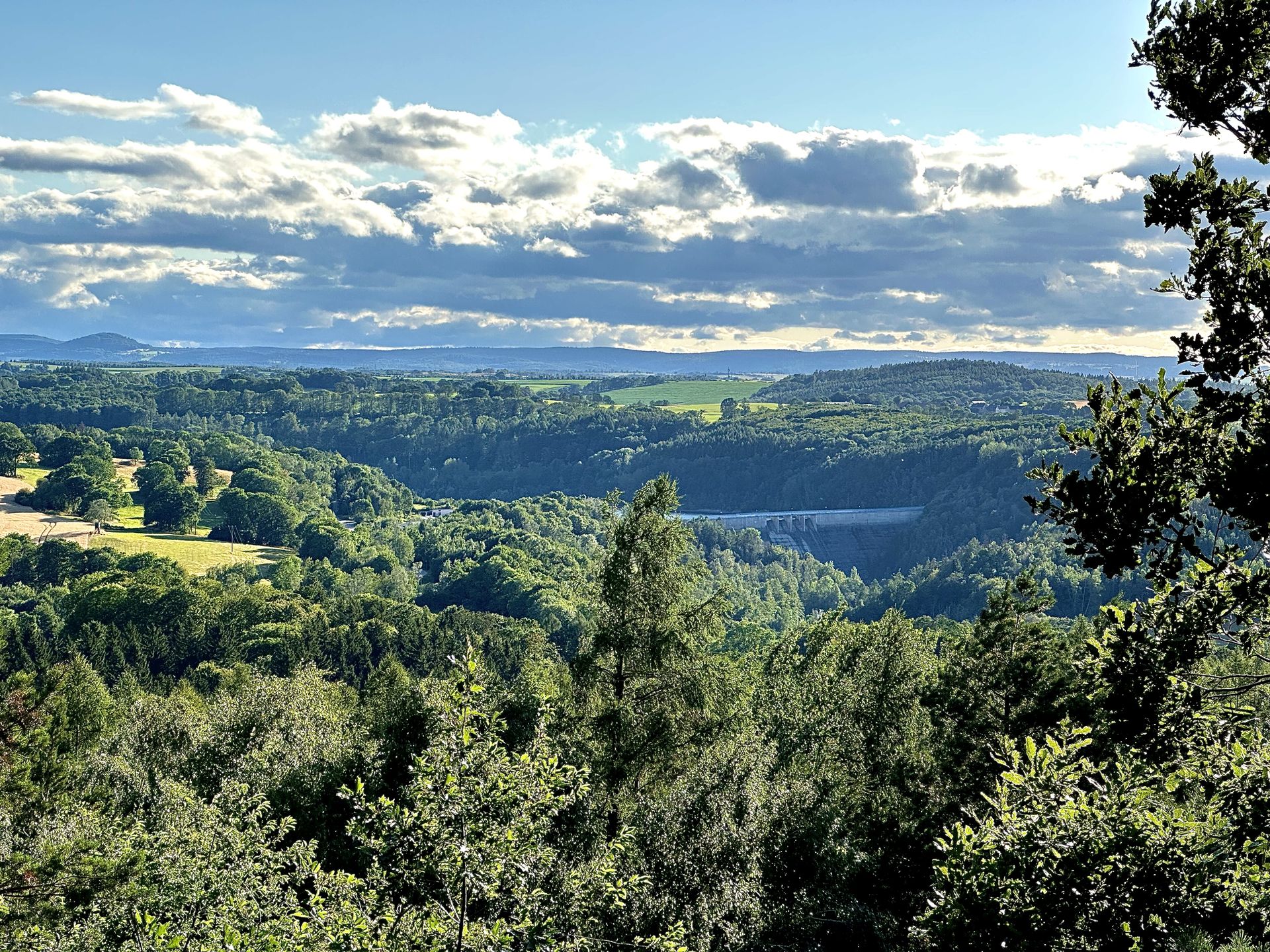 Aussicht vom Augustusberg auf die Talsperre Bad Gottleuba (Quelle: TVSSW, Emily Wolf) Aussicht vom Augustusberg auf die Talsperre Bad Gottleuba (Quelle: TVSSW, Emily Wolf)