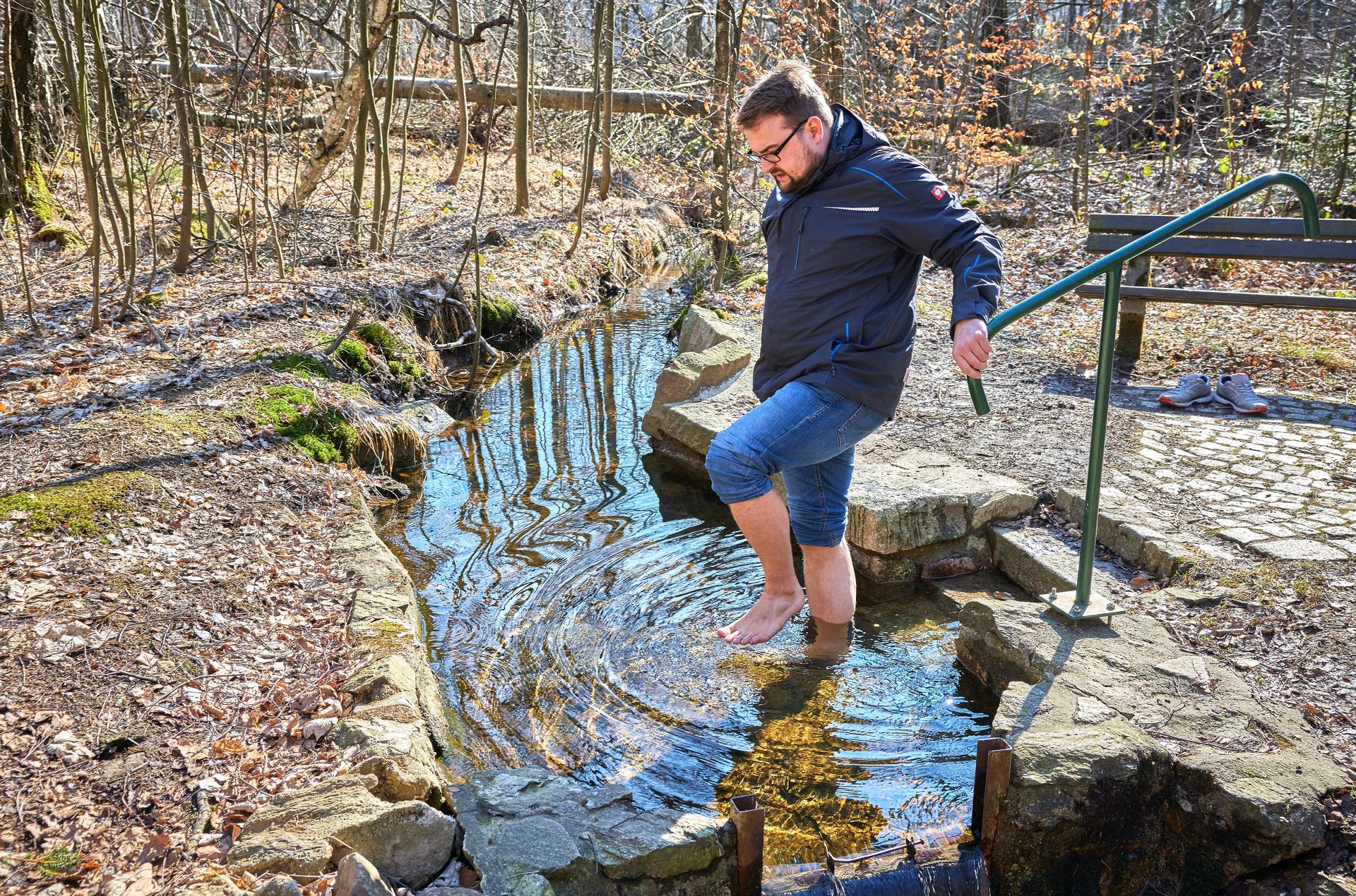 Wassertreten im Fuchsbach (Quelle: Marko Förster) Wassertreten im Fuchsbach (Quelle: Marko Förster)