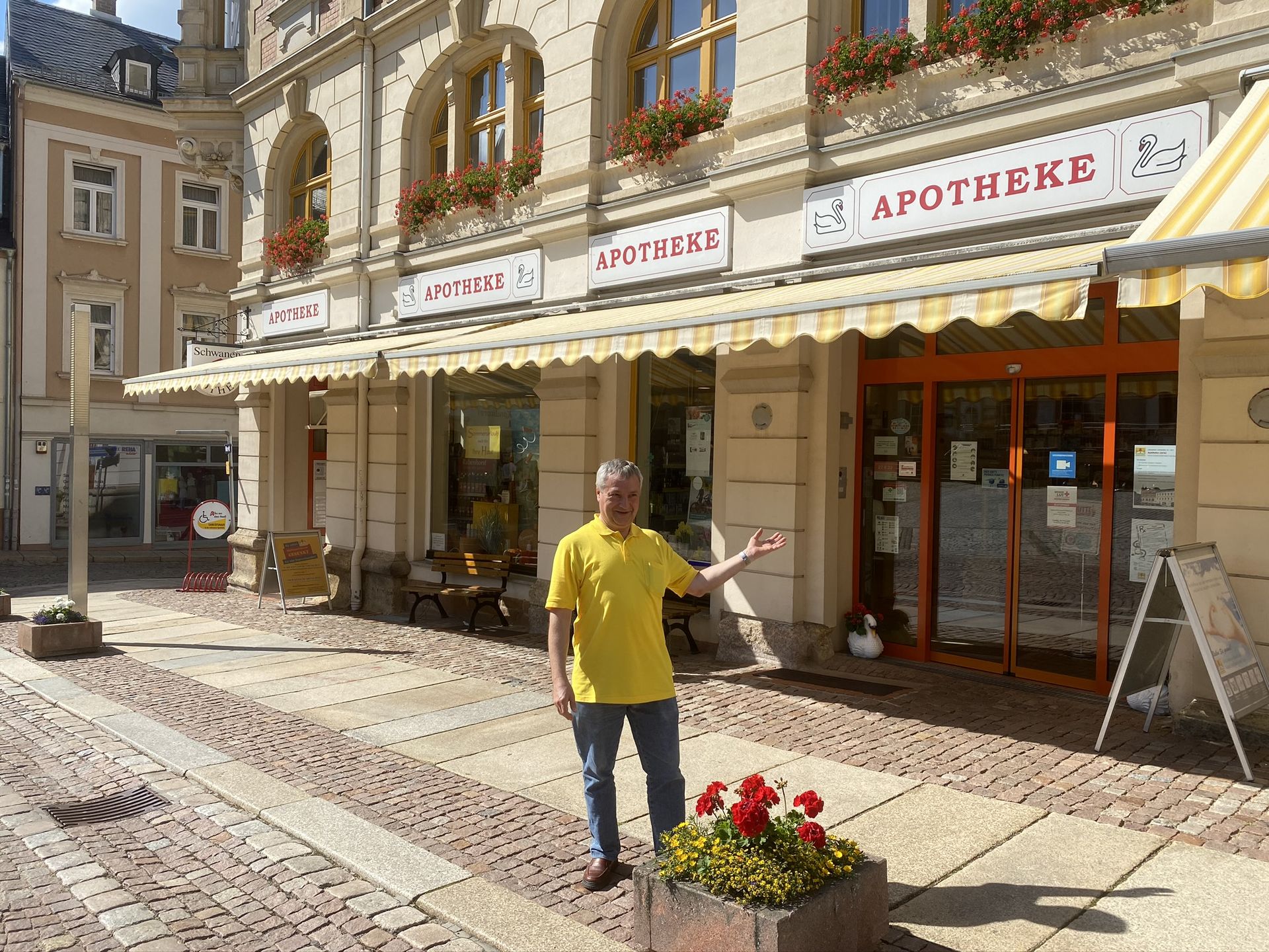 Bilz-Stammtisch_Schwanen-Apotheke Burgstädt_Inhaber Jürgen Hoffmann.JPEG (Quelle: Heimat- und Verkehrsverein Bilz-Stammtisch_Schwanen-Apotheke Burgstädt_Inhaber Jürgen Hoffmann.JPEG (Quelle: Heimat- und Verkehrsverein