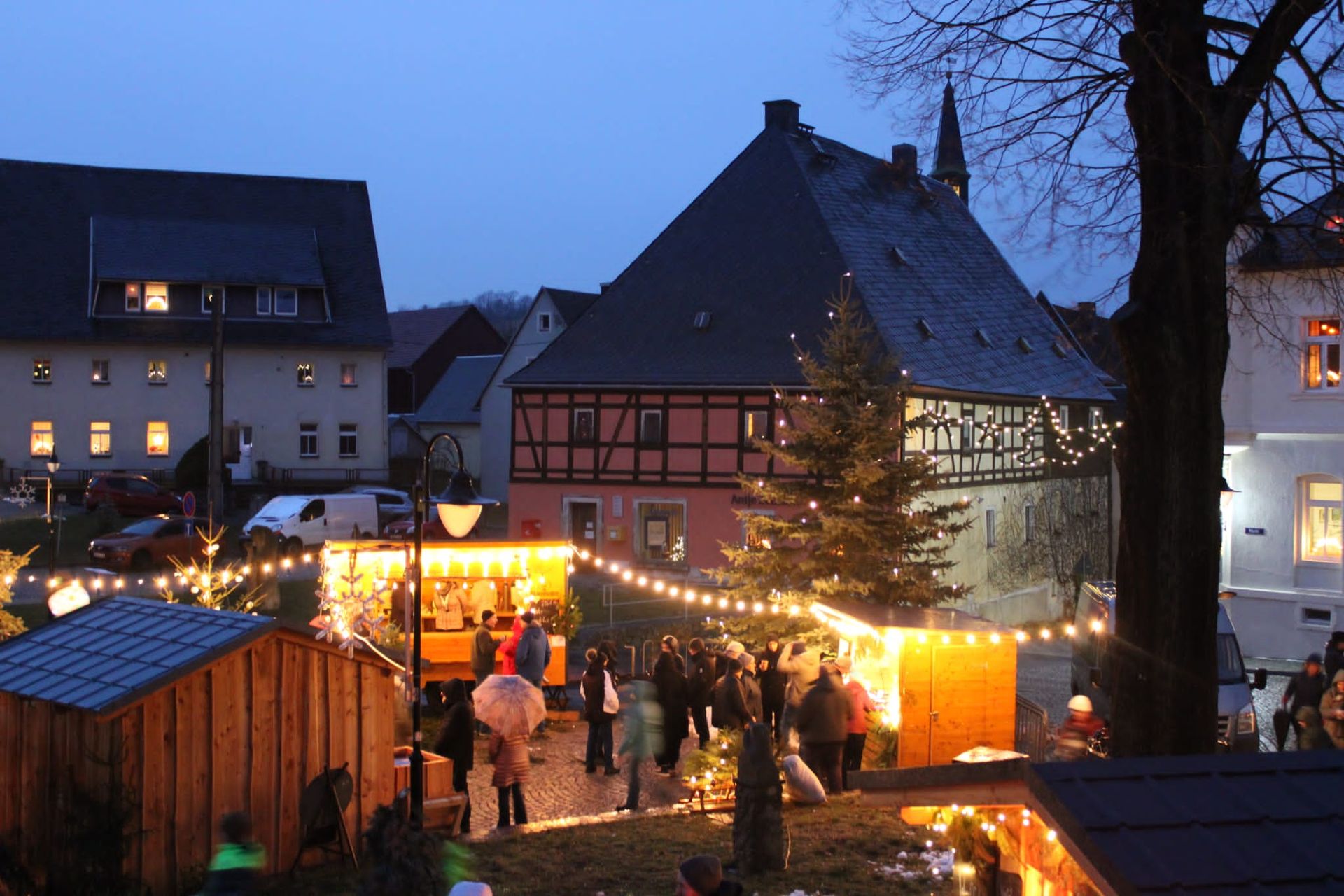 Bärensteiner Weihnachtsmarkt (Quelle: Fremdenverkehrsverein Bärenstein e.V.) Bärensteiner Weihnachtsmarkt (Quelle: Fremdenverkehrsverein Bärenstein e.V.)