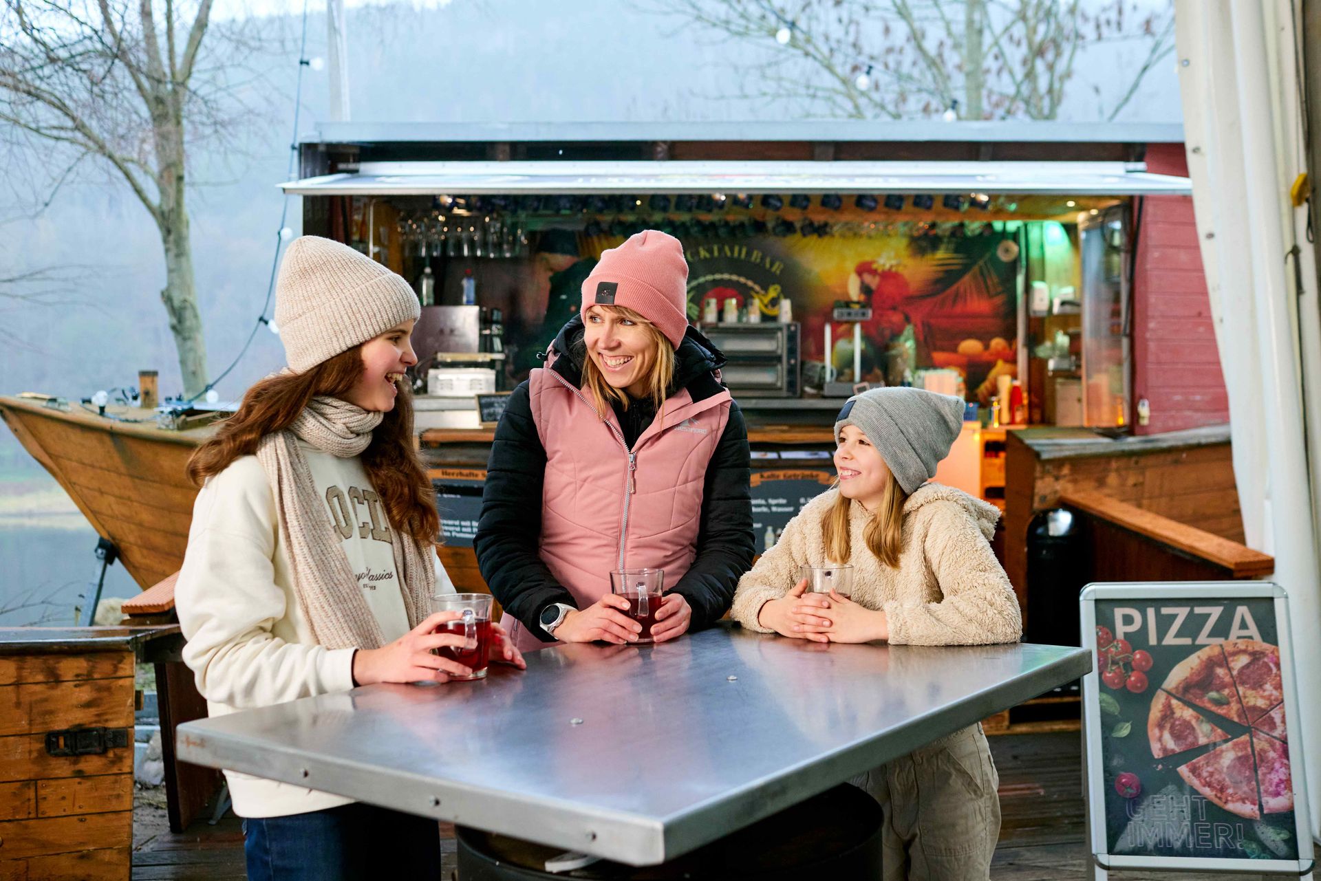 Eisbahn in Königstein (Quelle: Isabel Doil Fotografie) Eisbahn in Königstein (Quelle: Isabel Doil Fotografie)
