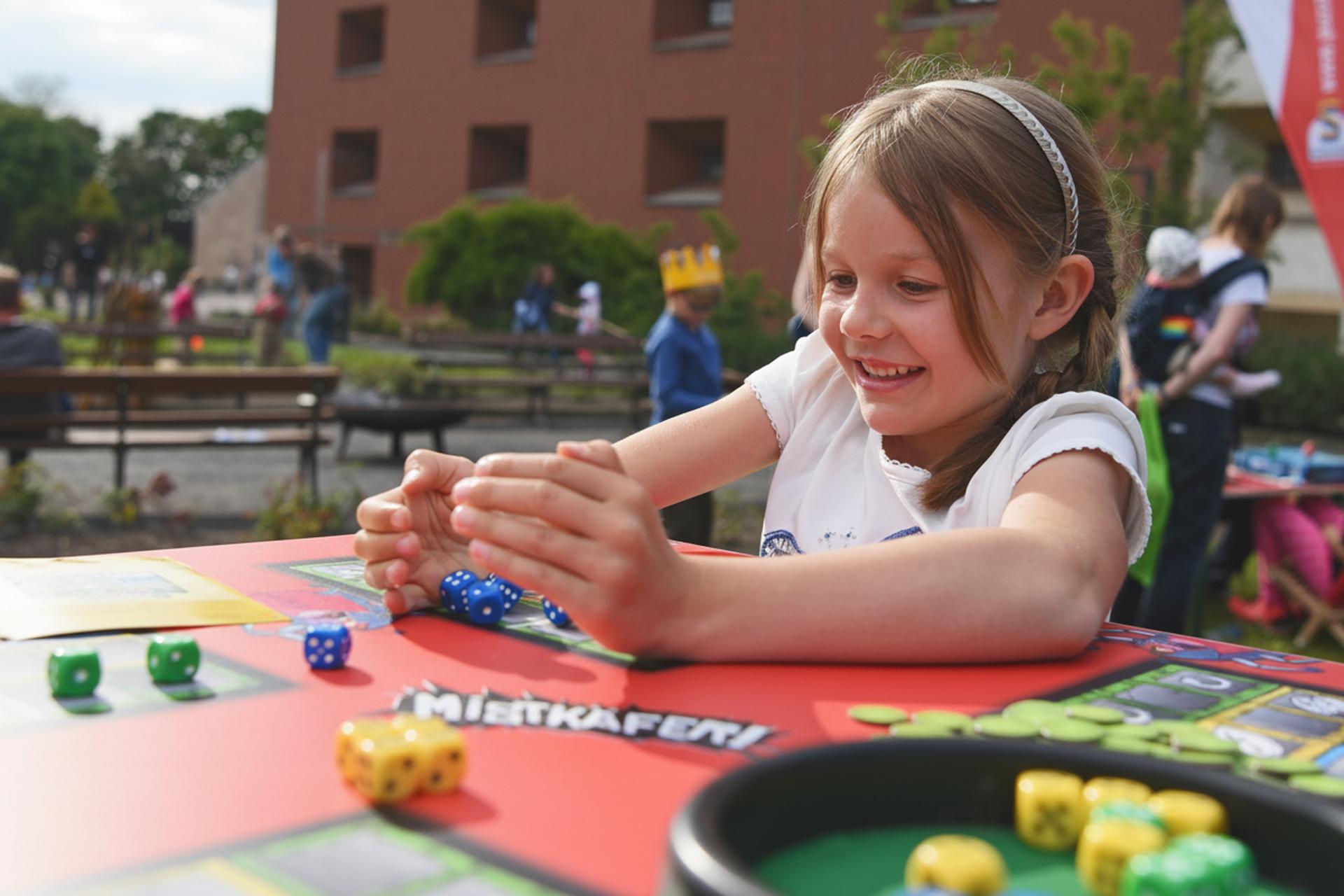 maedchen-spieltisch-1920x1280.jpg