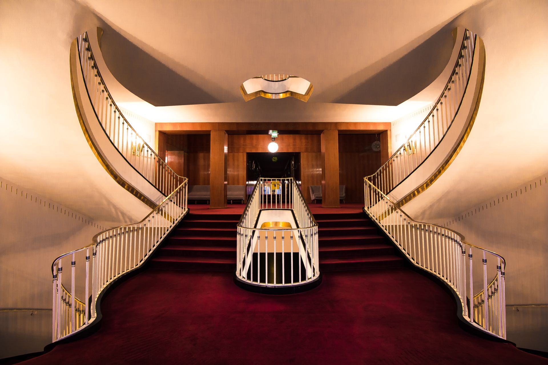 Treppenaufgang der Oper Leipzig - Musikstadt Leipzig (Quelle: www.tomwilliger.de, Tom Williger) Treppenaufgang der Oper Leipzig - Musikstadt Leipzig (Quelle: www.tomwilliger.de, Tom Williger)