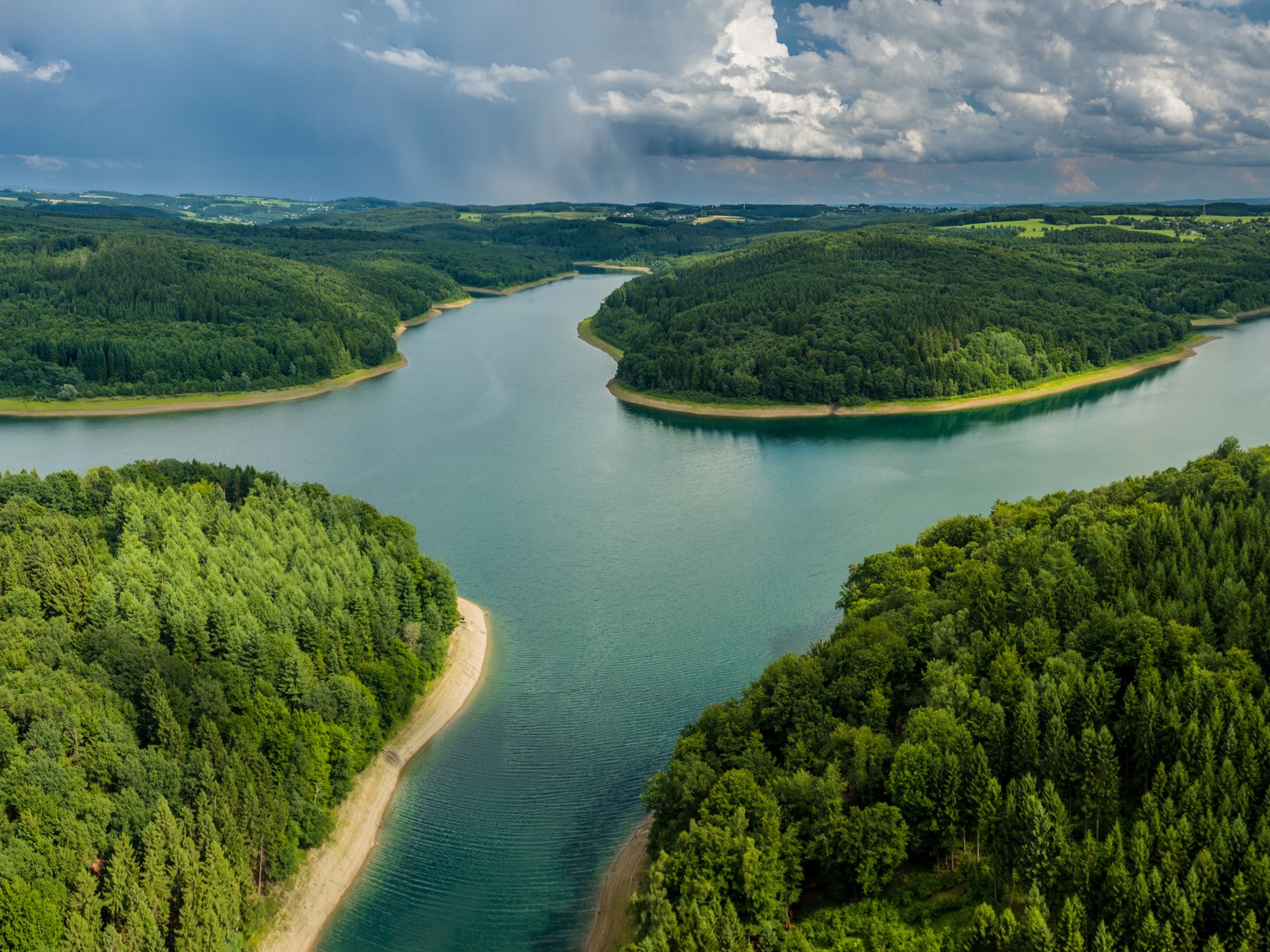Über entlegene Wege entlang der Wiehltalsperre