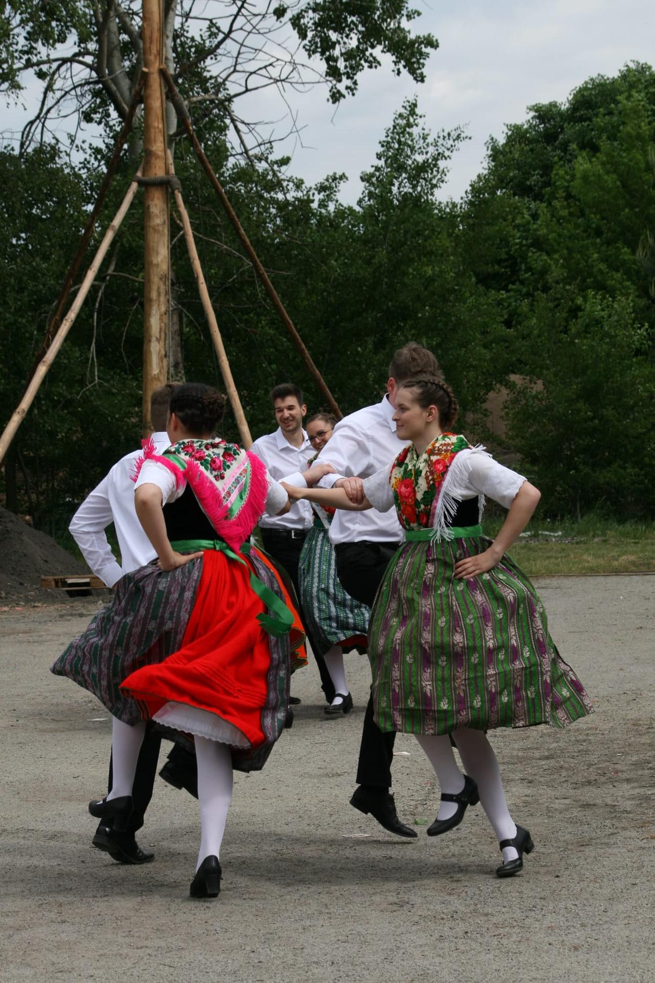 Maibaumwerfen Maibaumwerfen