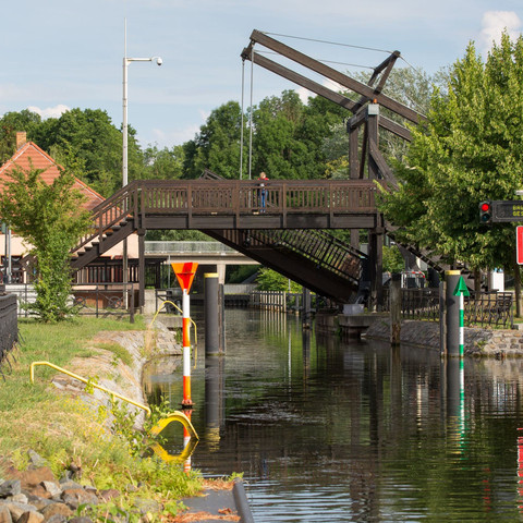 Schleuse Storkow mit Holzzugbrücke