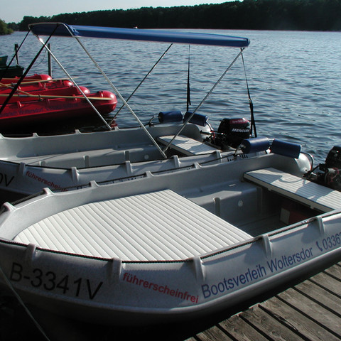 8 PS Motorboot mit Sonnenliege