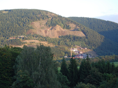 Blick zum Rammelsberg und seinen Bergwerkgebäuden