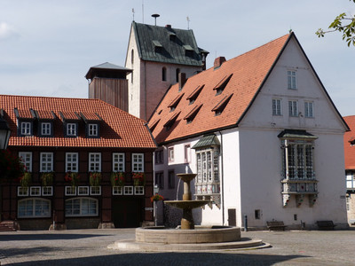 Rathaus mit Brunnen in Bad Gandersheim