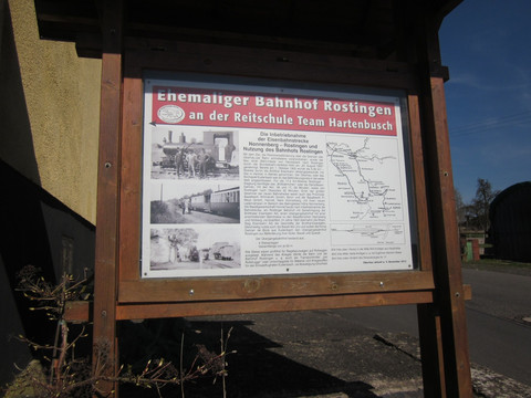 Schautafel zum ehemaligen Bahnhof Rostingen im Quirrenbachtal