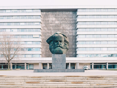 Karl-Marx-Monument-Chemnitz-ernestouhlmann.jpg