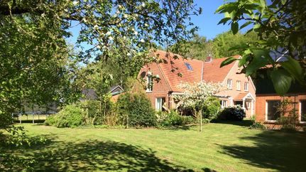 Der Hoeperhof bei Bötersen mit Garten