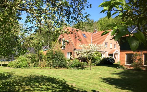 Der Hoeperhof bei Bötersen mit Garten