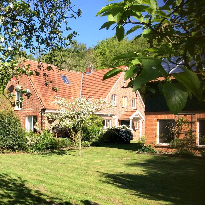 Der Hoeperhof bei Bötersen mit Garten