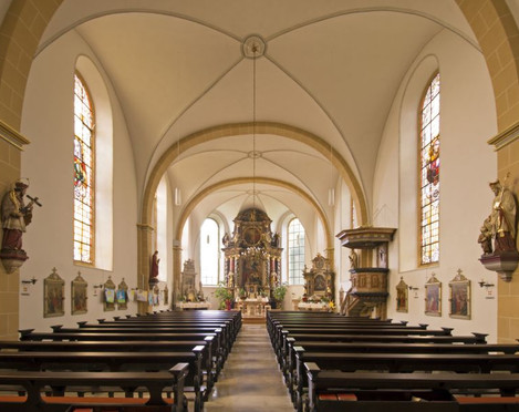 Mariä Himmelfahrt Kirche in Bad Driburg - Pömbsen.jpg