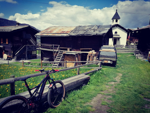 Mit dem Bike die Region Blatten-Belalp entdeckenDiscover the Blatten-Belalp region by bikeDécouvrir la région de Blatten-Belalp en VTT