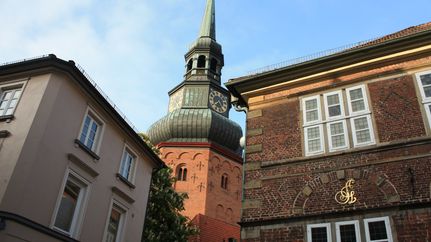 Turm der St Cosmae et Damiani Kirche
