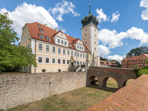 Blick auf das Baroschloss Delitzsch mit Brücke, Region, Schloss, Museum, Ausflug