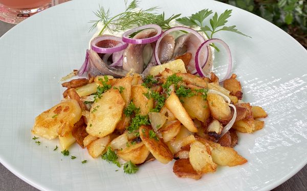 Leckerer Matjesteller im Restaurant Paulsen
