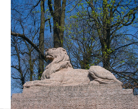 Kriegerdenkmal Irlachstraße Löwe.jpg