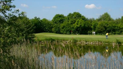 Platz mit Teich des Golf Club Wümme e.V.