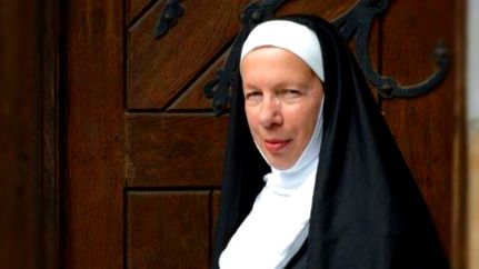 Gästeführerin Christiane Kaiser als Nonne Hildegard