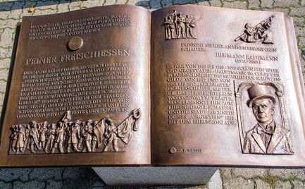 Bronzebuch_Schuetzenplatz.jpg