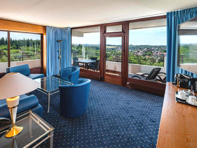 AHORN HARZ HOTEL BRAUNLAGE - Panorama Suite -Wohnbereich mit Balkon