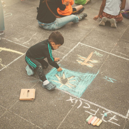 Kreidefestival_Ploen Kinder malen Bilder mit Kreide
