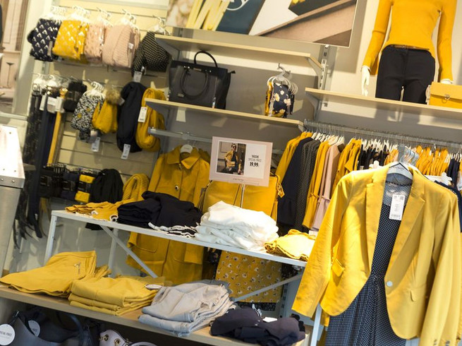 Nordhorn-winkelen-winkel-gele-kleding-©Jantien.jpgNordhorn-winkelen-winkel-gele-kleding-©Jantien.jpg