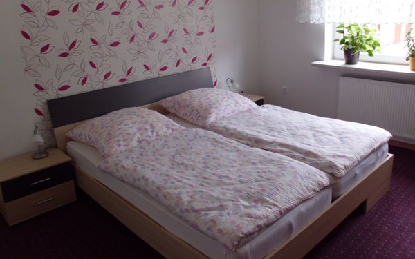 Doppelschlafzimmer zwei in der Ferienwohnung Bredehöft