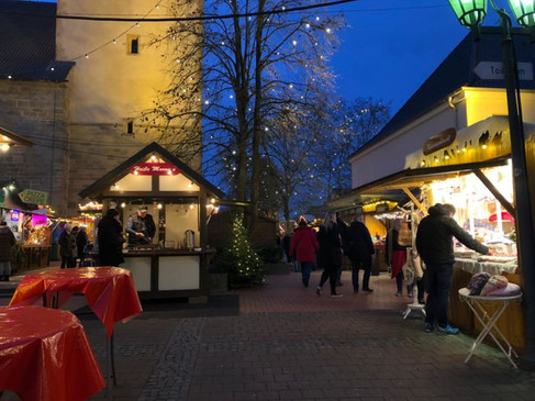 Kerstmarkt-Melle-kraampjes-eten-bezoekers-©David.jpgKerstmarkt-Melle-kraampjes-eten-bezoekers-©David.jpg