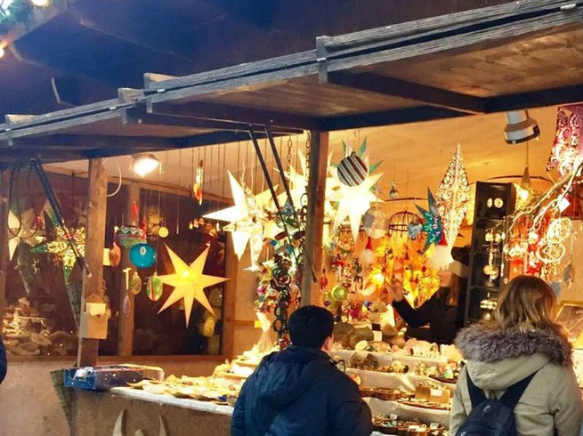 Kerstmarkt-osnabruck-lampen-kraampje-mensen-©Sandra.jpgKerstmarkt-osnabruck-lampen-kraampje-mensen-©Sandra.jpg