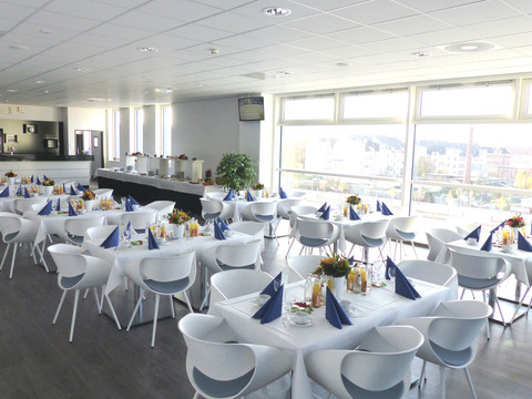 Stadion Chemnitz Business Lounge 6er Tischbestuhlung.jpg
