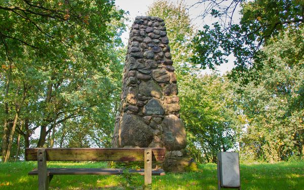 Schlageter_Denkmal_Peine (2).jpg