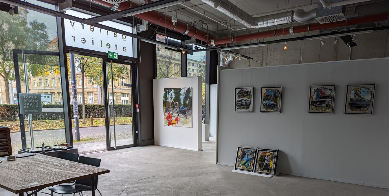 Das Atelier Hermeling im Shopping-Center Höfe am Brühl stellt Gemälde im Showroom aus.