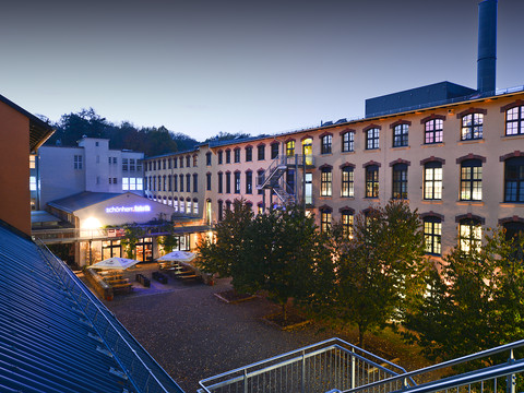 Schönherrfabrik Chemnitz Innenhof abends
