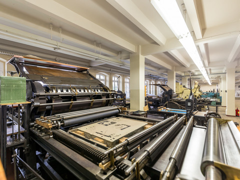 Blick auf die Steindruckschnellpresse im Museum für Druckkunst, Geschichte, Kultur