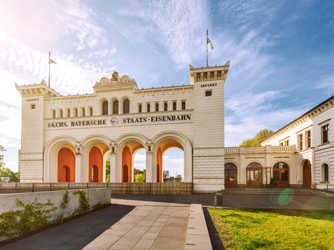 Blick auf den Bayerischen Bahnhof und die Gosebrauerei an einem sonnigen Tag, Restaurant, Architektur, Gastronomie, Kulinarik
