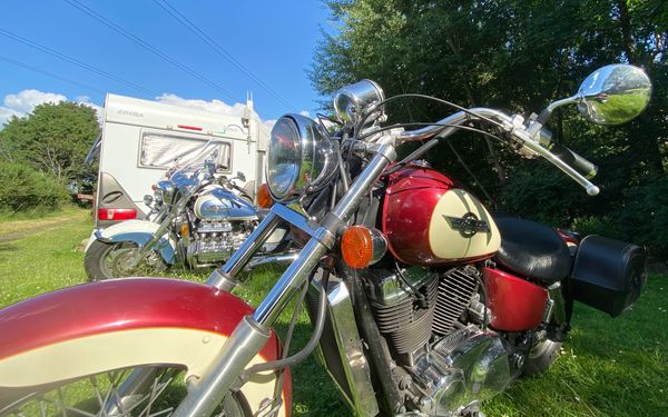 Motorräder auf dem Campingpark Stürberg