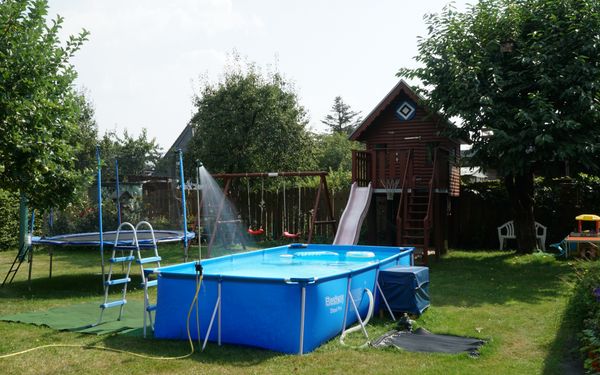 Garten mit Pool Ferienwohnung Brammer