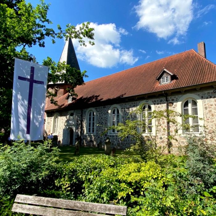 Seitenansicht der St.-Lamberti-Kirche in Selsingen