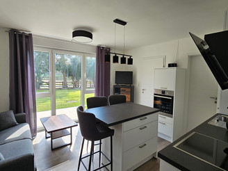 Ferienwohnung "Blick zur Weser" Wohnzimmer mit Küche